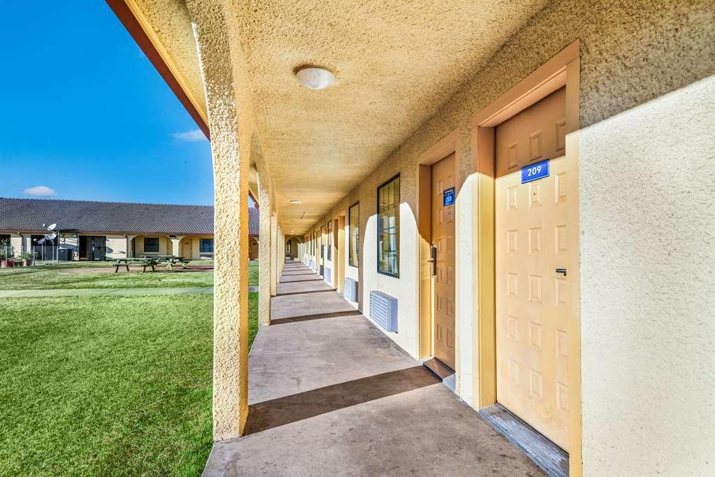 Americas Value Motel Bonham
