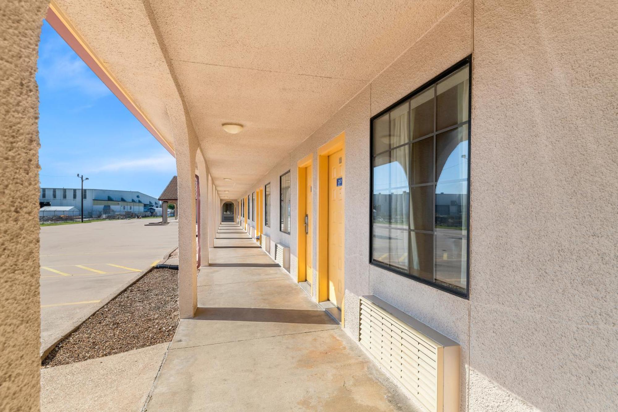 Americas Value Motel Bonham